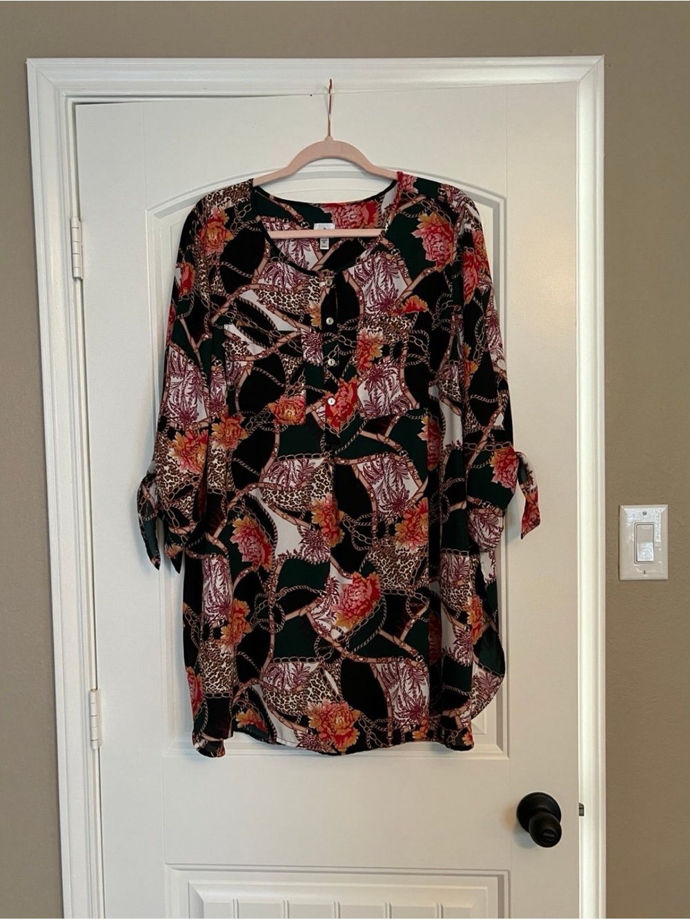 dressbarn Black Floral & Chain-Print Tunic Top